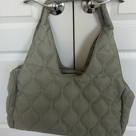 Samantha Brown To-Go Quilted Travel Hobo with Crossbody Bag SAGE nwt - Picture 4 of 16